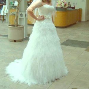 David’s Bridal Galina Signature Soft White, 10